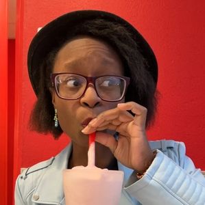 Meet your Posher, Esther